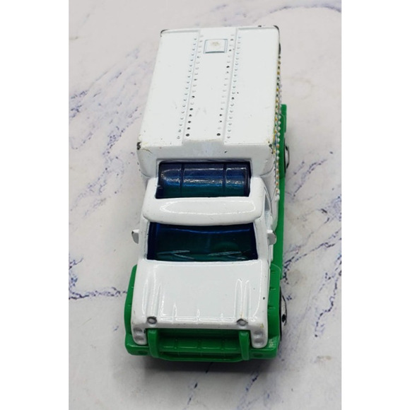 2000 Matchbox Medic M3 White Ambulance Diecast Emergency Vehicle - Picture 6 of 8